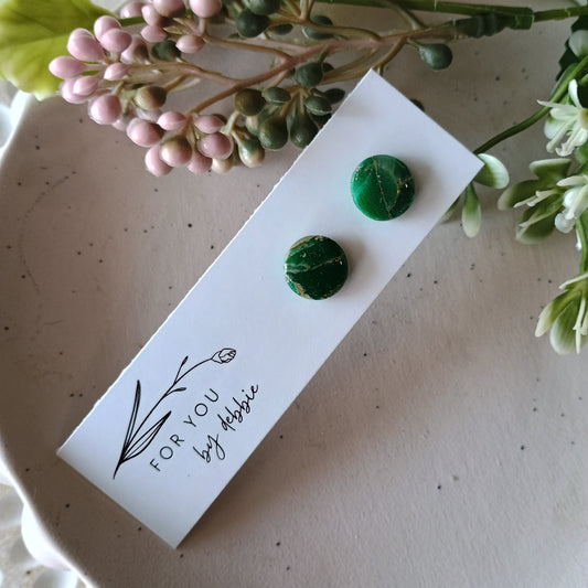 Medium studs - emerald green