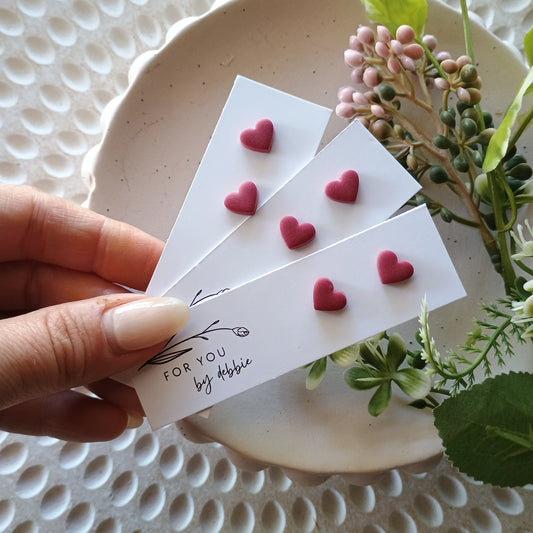 Mini heart studs - Shiraz red