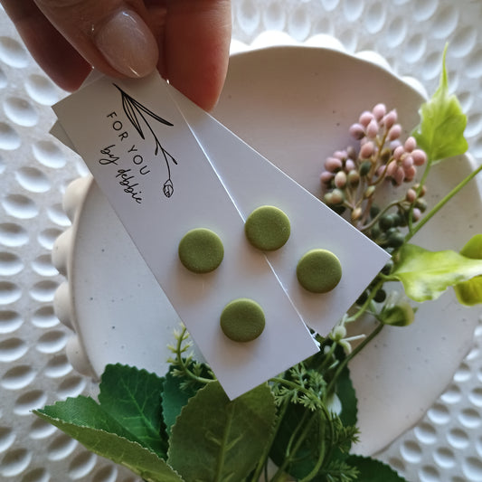 Medium studs - green