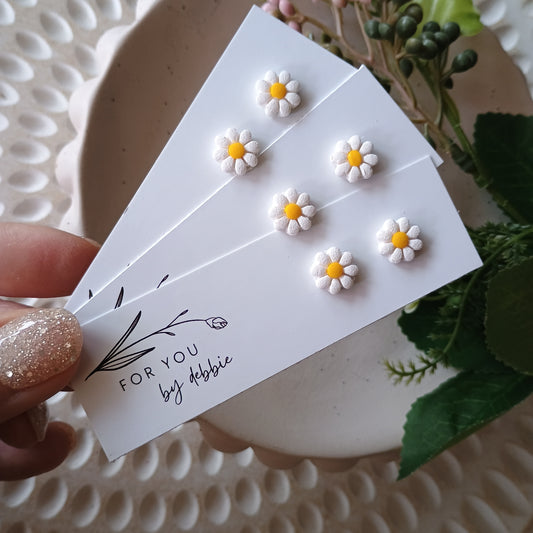 Mini daisy stud earrings