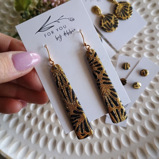 Sale Margy dangles-black and gold