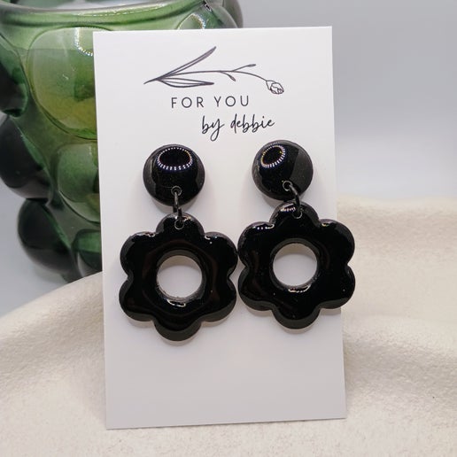 Daisy dangles- shiny black