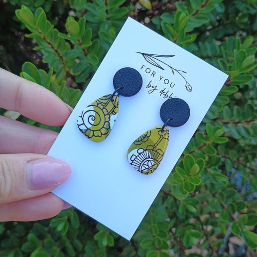 Lizzy dangles -garden flowers