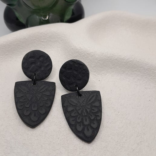 Lacey dangles - black