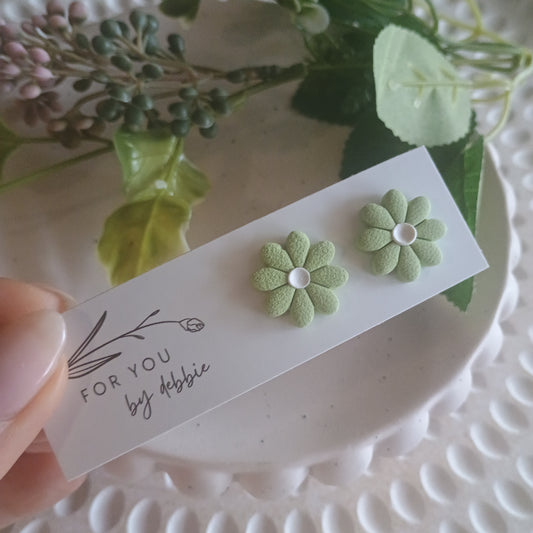 Flora studs - light green