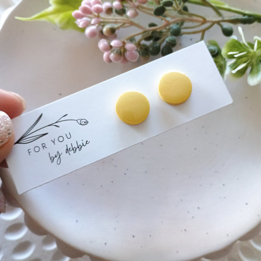 Large studs - yellow resin