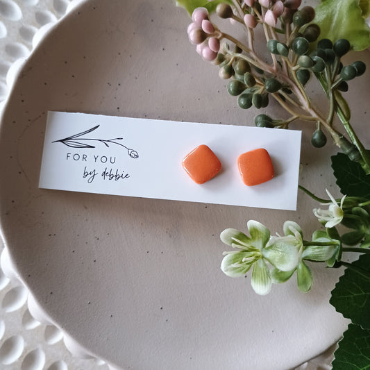 Small square studs - cinnamon resin