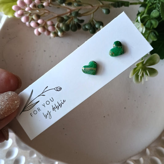 Mini heart studs - emerald green