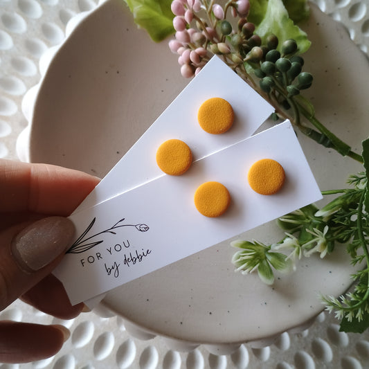 Medium studs - mustard