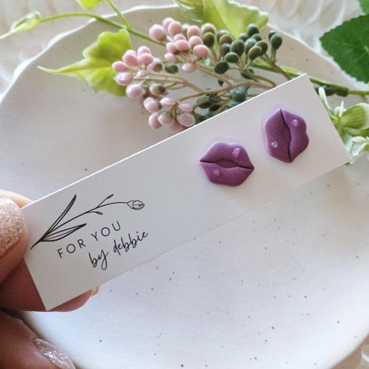 Kissy lips studs - purple
