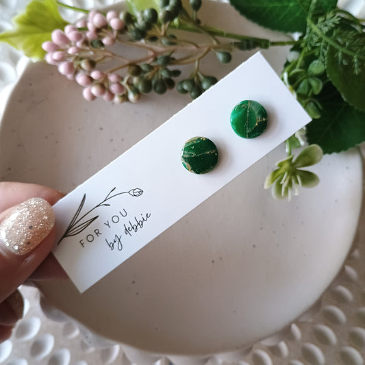 Medium studs - emerald green