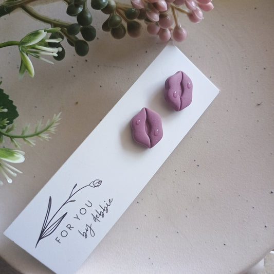 Kissy lips studs - purple