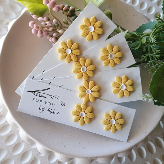 Flora studs - yellow