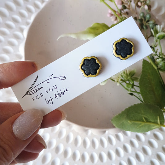 Flower stud- black and gold