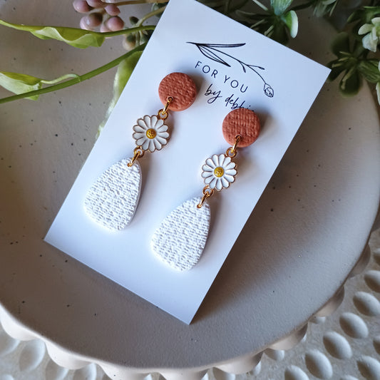 Lizzy dangles -white and gold flower