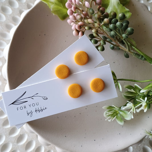 Medium studs - mustard