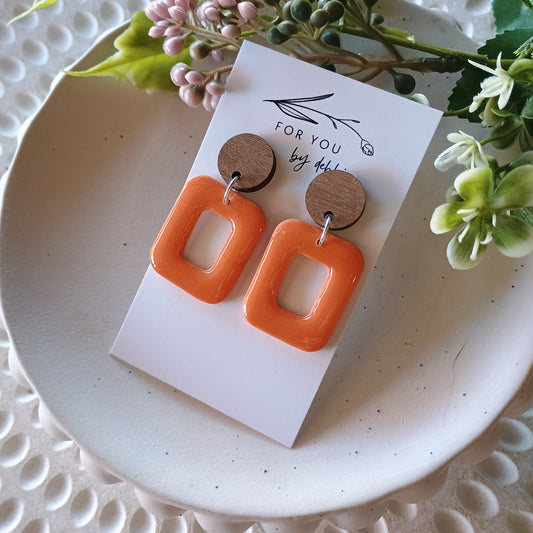 Mia dangles - cinnamon resin