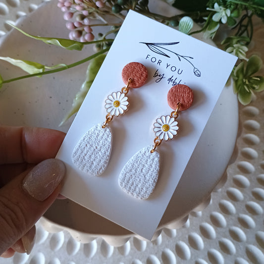 Lizzy dangles -white and gold flower