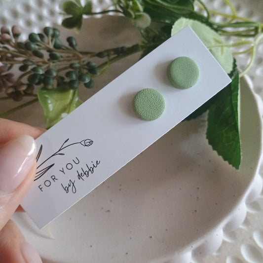 Medium studs- light green