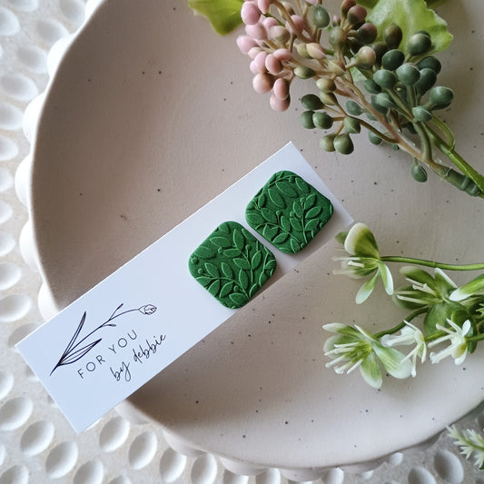 Kelly studs -forest green