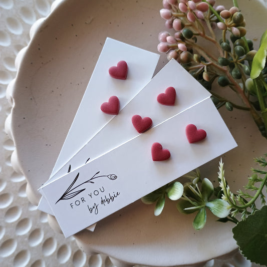 Mini heart studs - Shiraz red