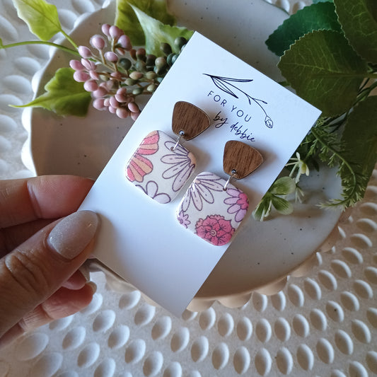 Kelly dangles - vintage flower